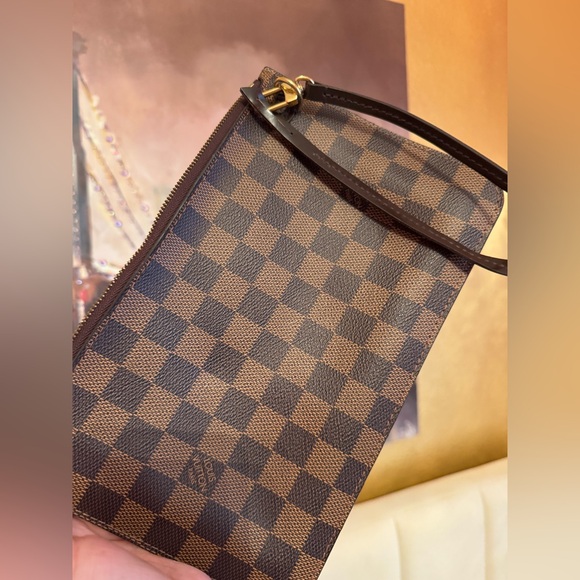 Louis Vuitton Damier Ebene Wristlet AUTHENTIC - Picture 1 of 4